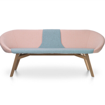 Главная Дизайн Мебель Классический диван с твердой деревянной ногой